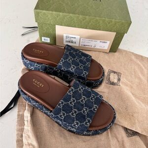 Used Gucci Denim GG Delave Sandles.

Wore 3 times, like brand new.